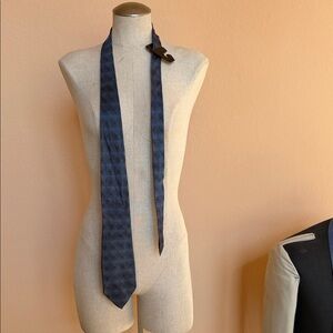 Elegant Jhane Barnes Blue Patterned Men's Tie